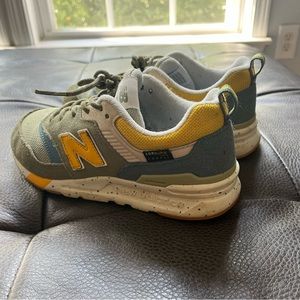 New balance boys shoes